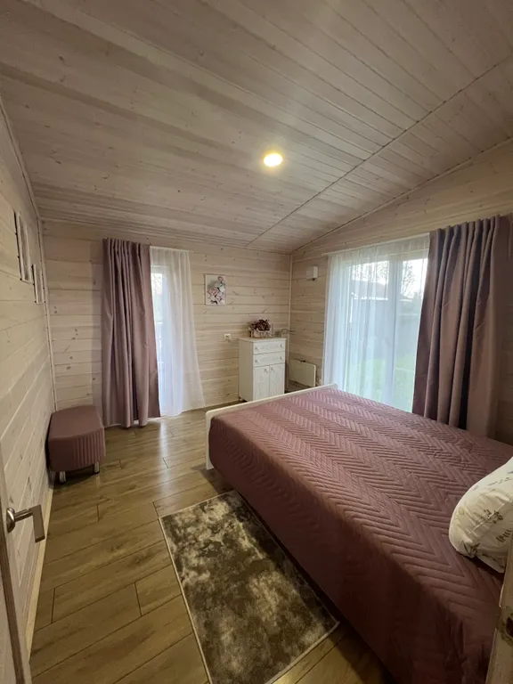 Просторный дом Елка с панорамными окнами в тихом месте