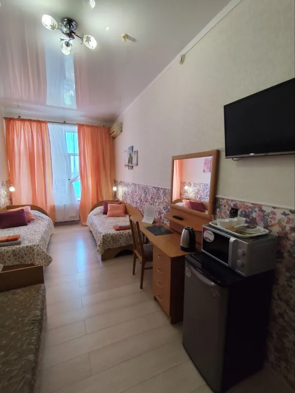 Квартира Трехместный номер с 2  кроватями и диваном. Стандарт с видом на море. — аренда посуточно в Ялта