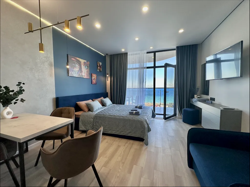 Квартира Дизайнерская студия Ls-art-crystal blue с видом на море с 13 этажа — аренда посуточно в Алушта