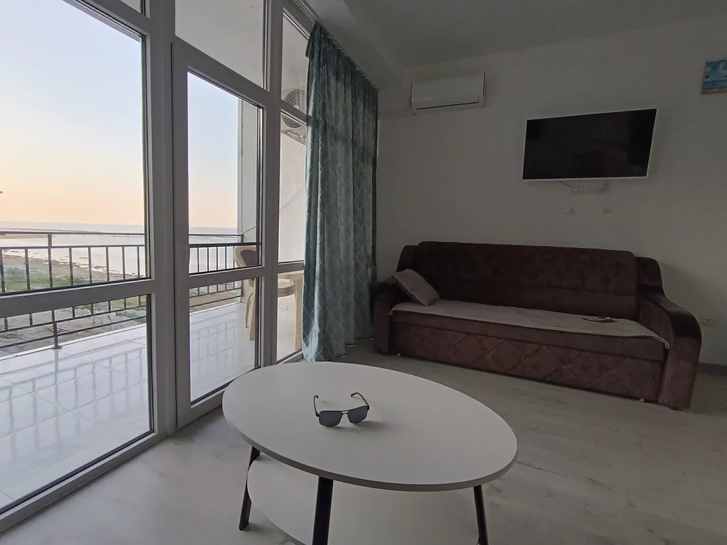 1-комнатная квартира студии с видом на море