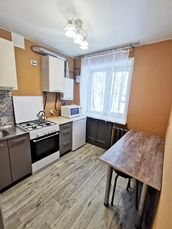 Квартира находится в центре города около вокзала