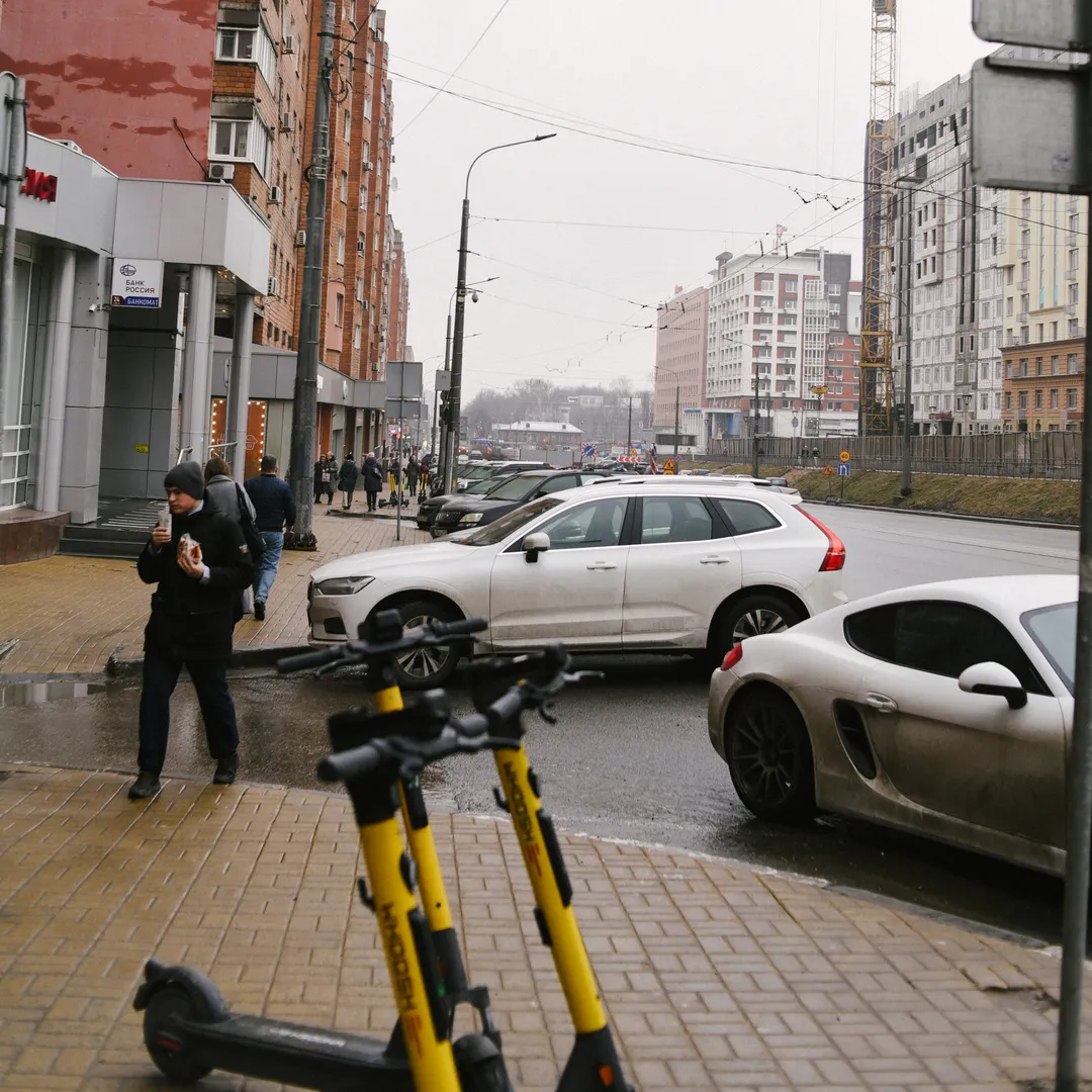 Вид улицы Горького от метро