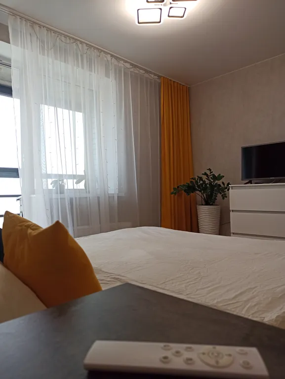 Высокая новостройка в центре города