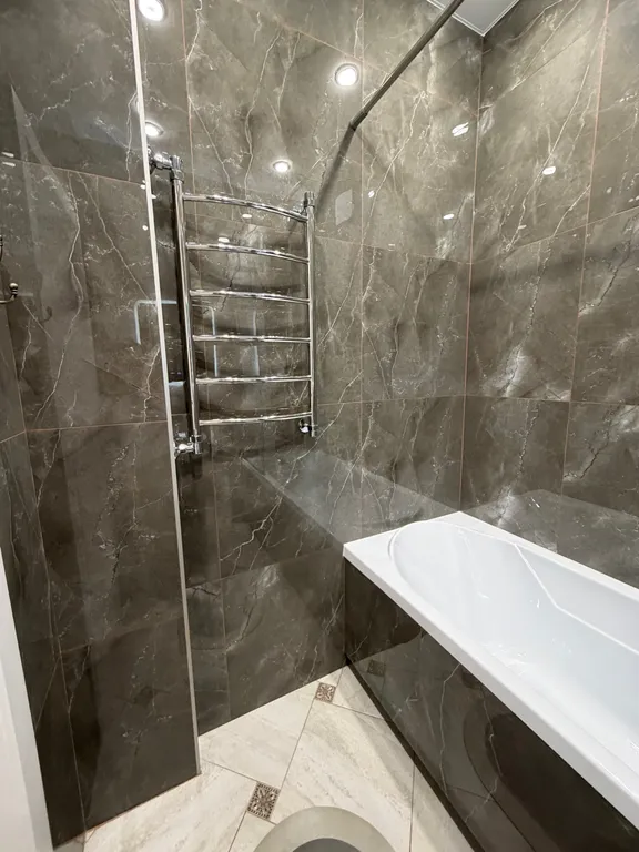 Светлая и чистая квартира с современным ремонтом.