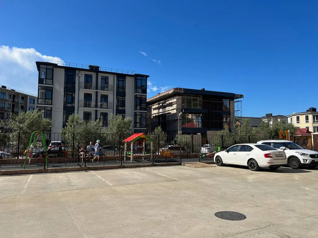 Просторная студия с балконом