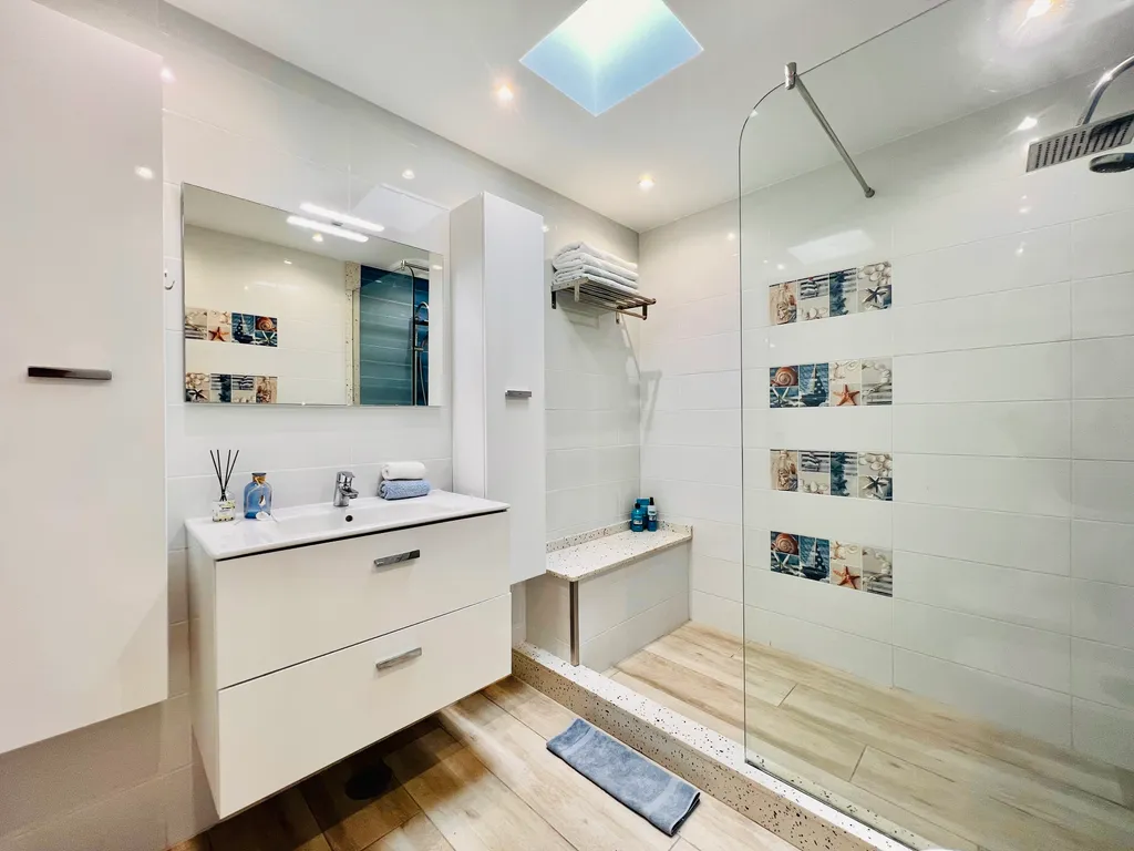 PaulMarie Superior Ocean Lounge