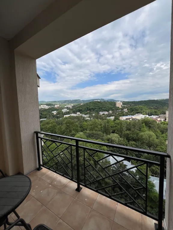 Уютная квартира с видом на горы в центре