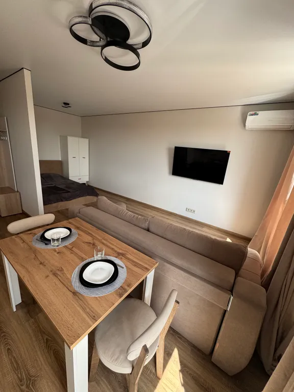 Уютная студия в элитном районе города, на берегу реки Волга