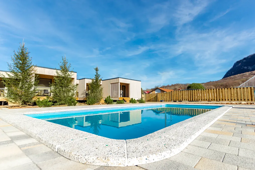 Небольшой домик с видом на Гуамское ущелье