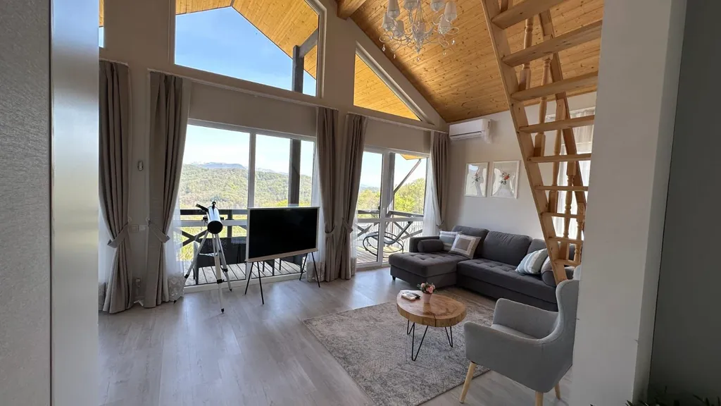 Коттедж Дом в стиле шале с панорамный видом на горы — аренда посуточно в Сочи