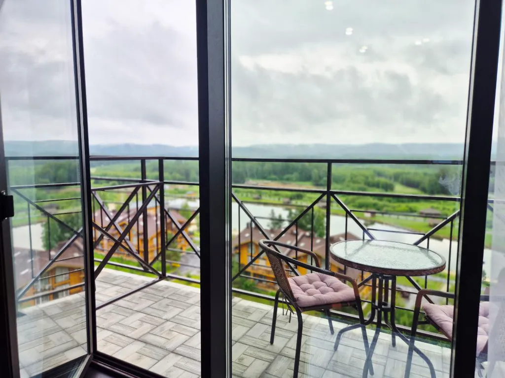 Захватывающий вид, панорамные окна и высокие потолки