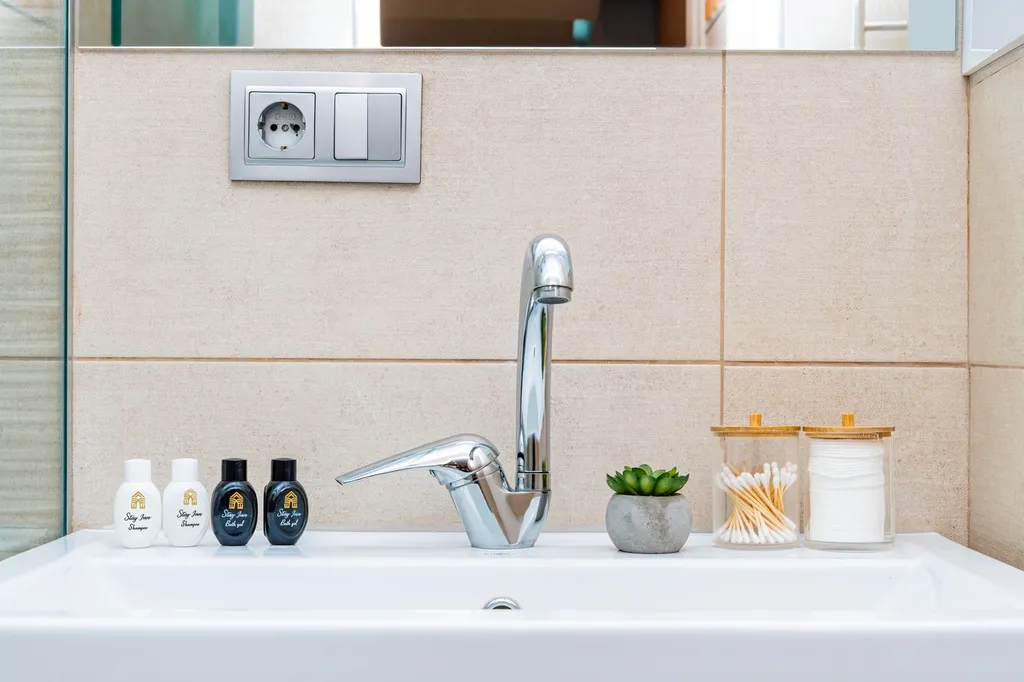 Стильная квартира с французским балконом в центре города