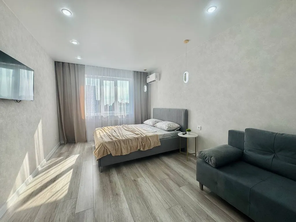 Уютные апартаменты LikeHome на Братьев Хусаиновых 6