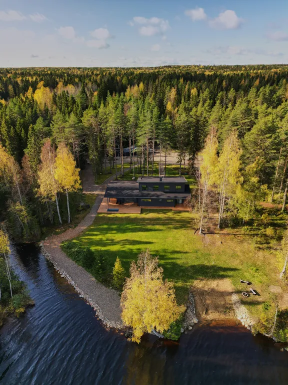 Дом у озера в Карелии