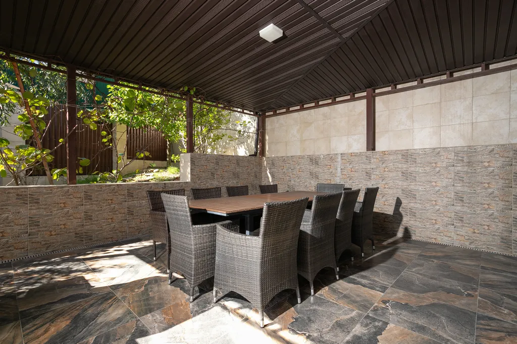 Дом с бассейном с видом на море