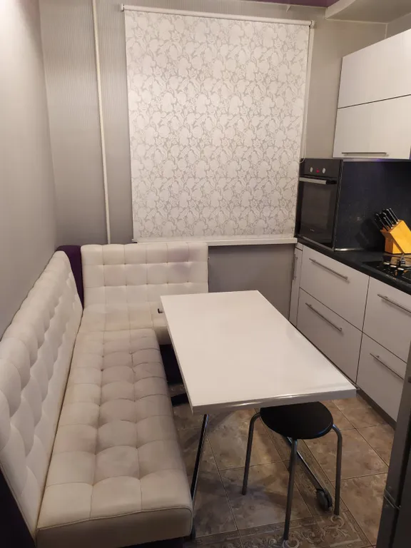 Двухкомнатная квартира возле ТЦ Грин