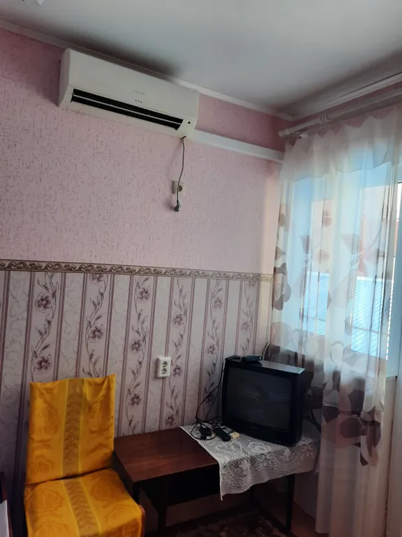 Квартира Квартира Трёхместный номер эконом класса с кондиционером с июня по сентябрь — Анапа