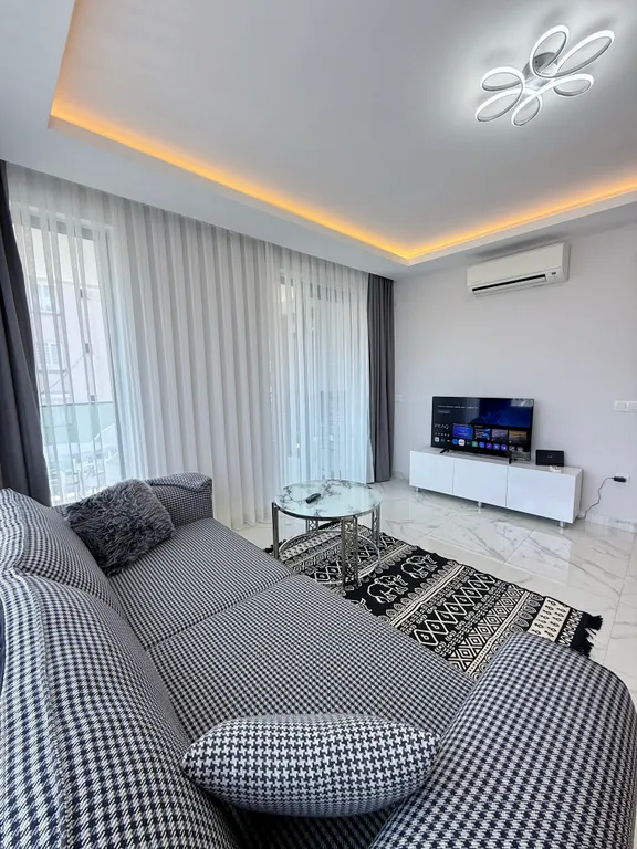 Квартира с видом на море и горы. Пляж Клеопатра