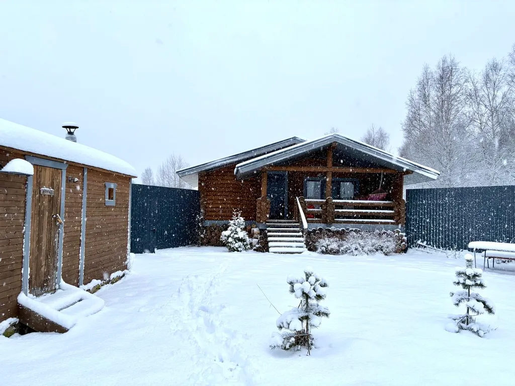 Домик со своим прудом и баней