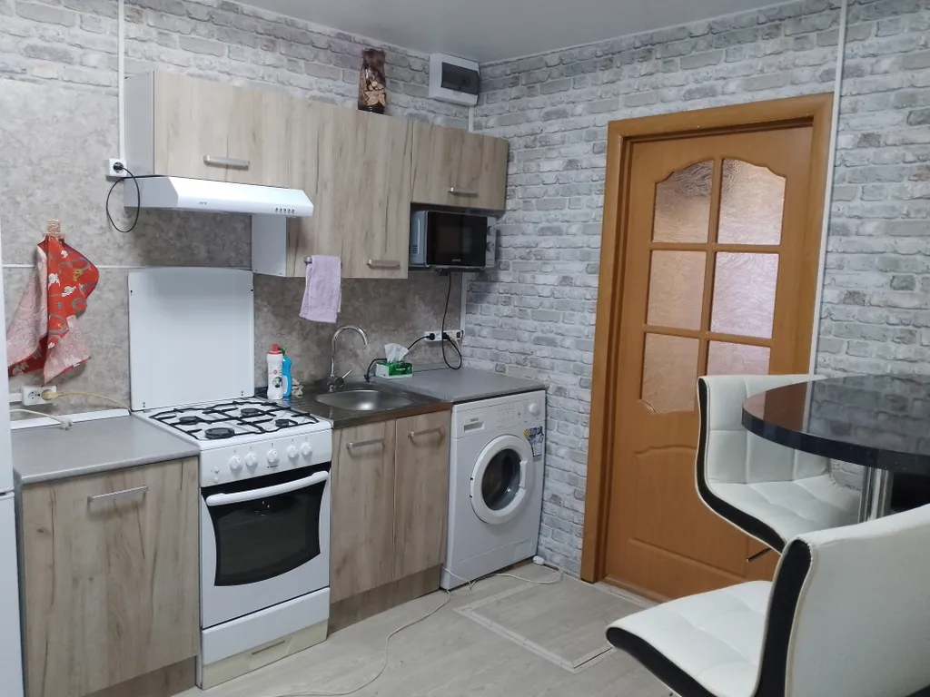 Дом с видом на монастырь