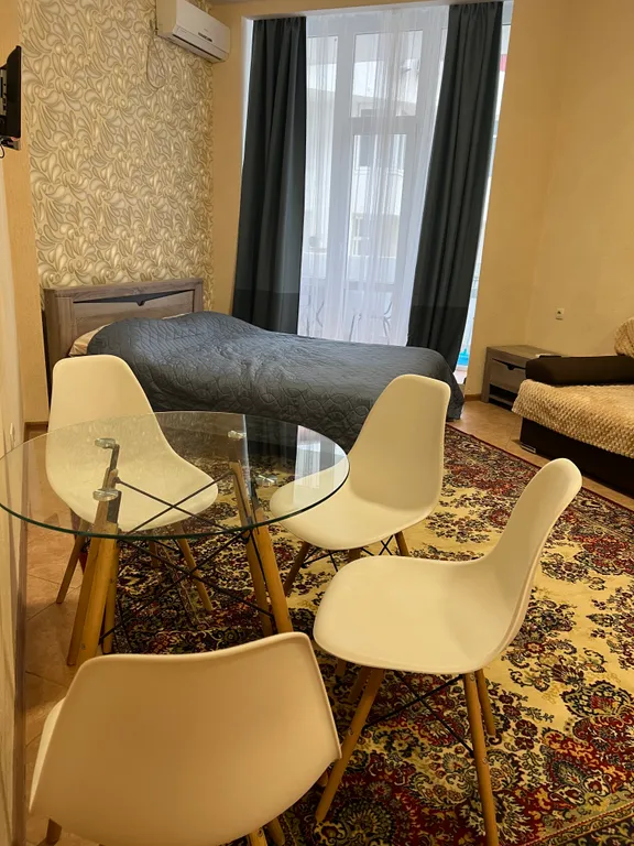 Просторная квартира-студия на берегу моря