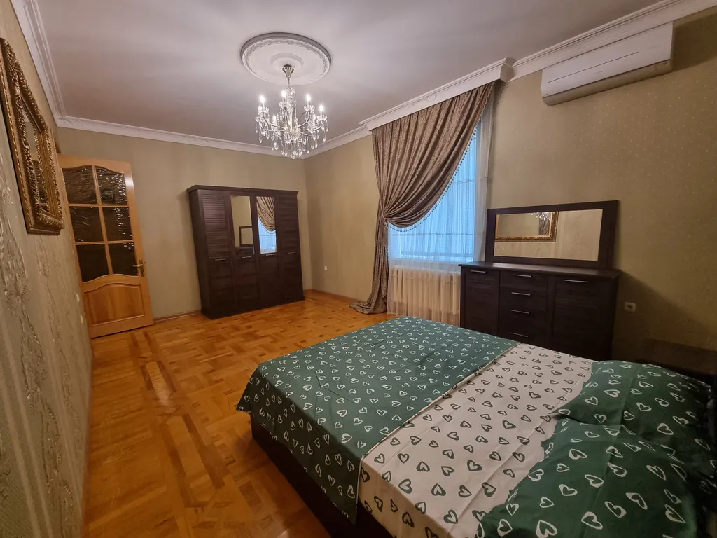 2х этажный дом в самом центре города