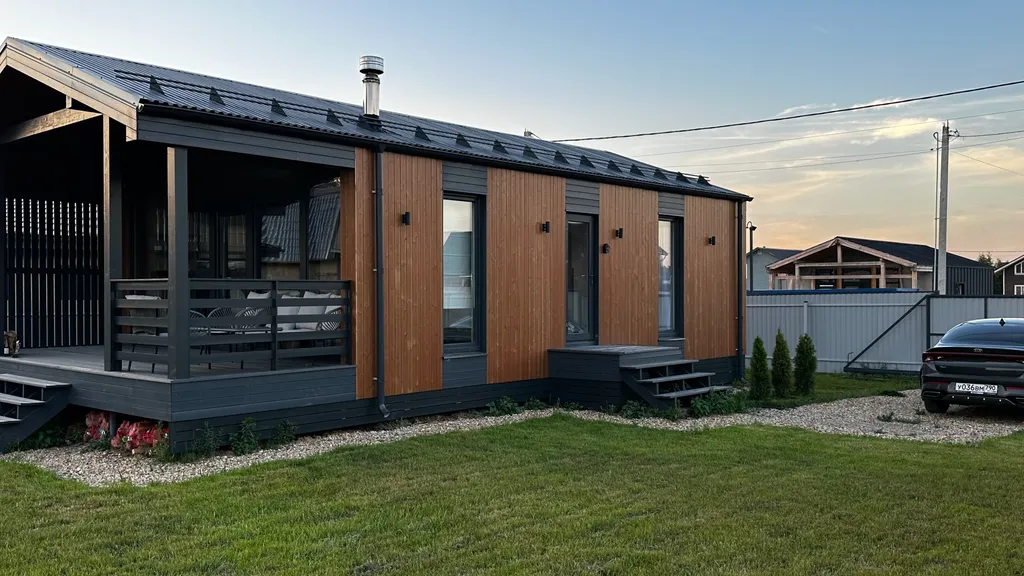 Стильный барнхаус с сауной, камином и панорамой