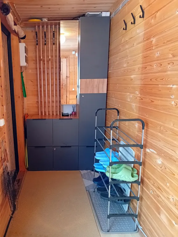 Двухэтажный домик в тихой деревне вблизи леса и озера, сауна в доме, сад