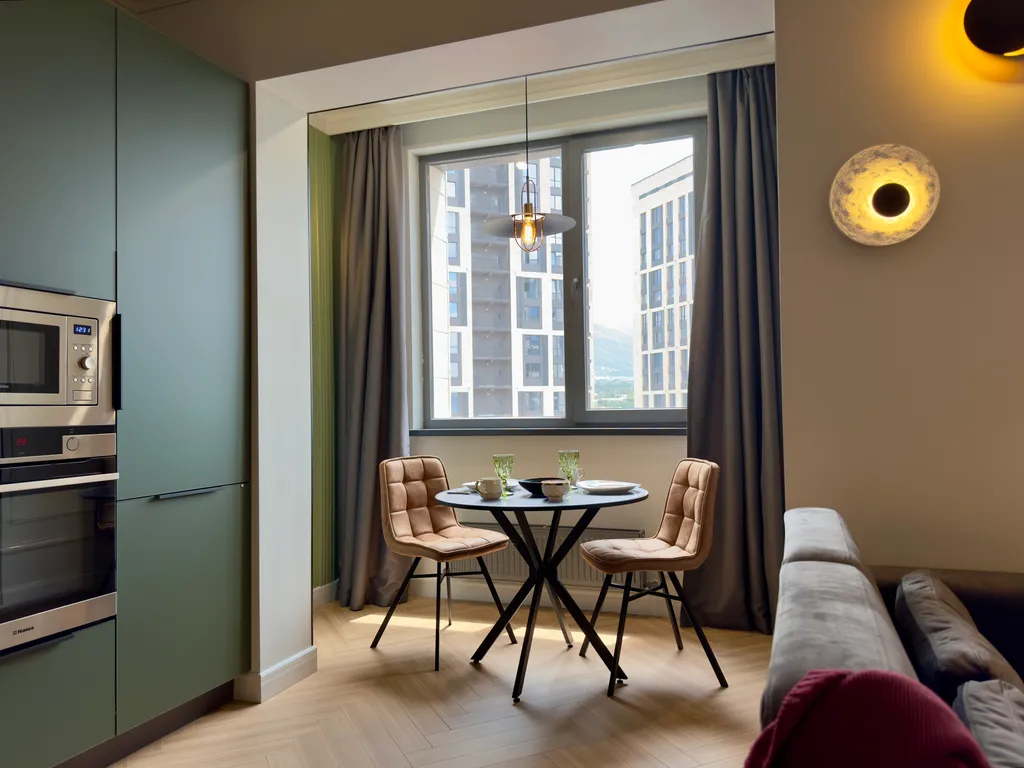 Просторная студия с видом на горы