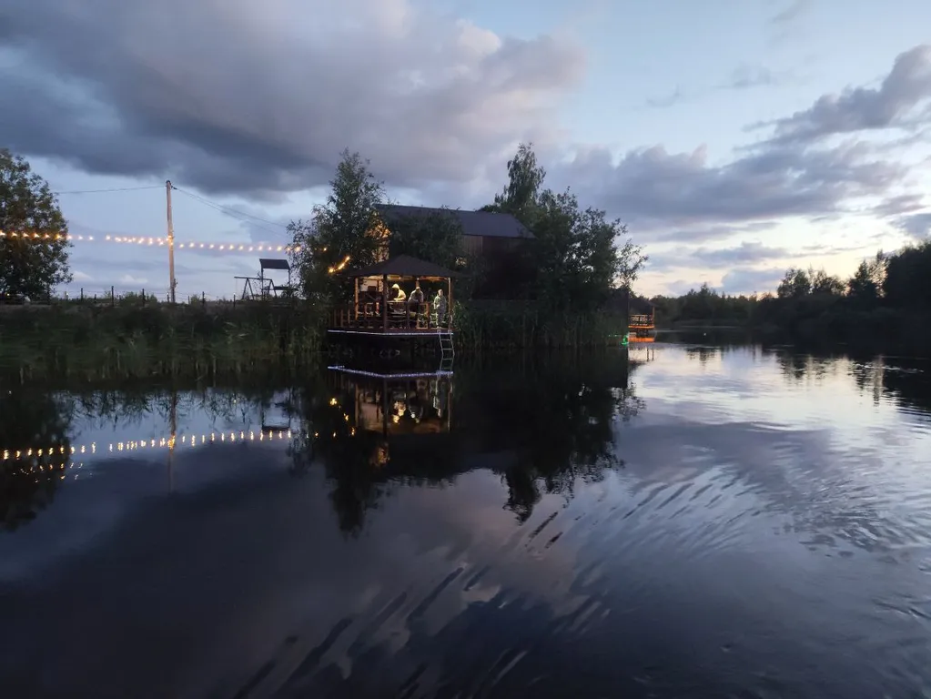 Дом отдыха на берегу озера