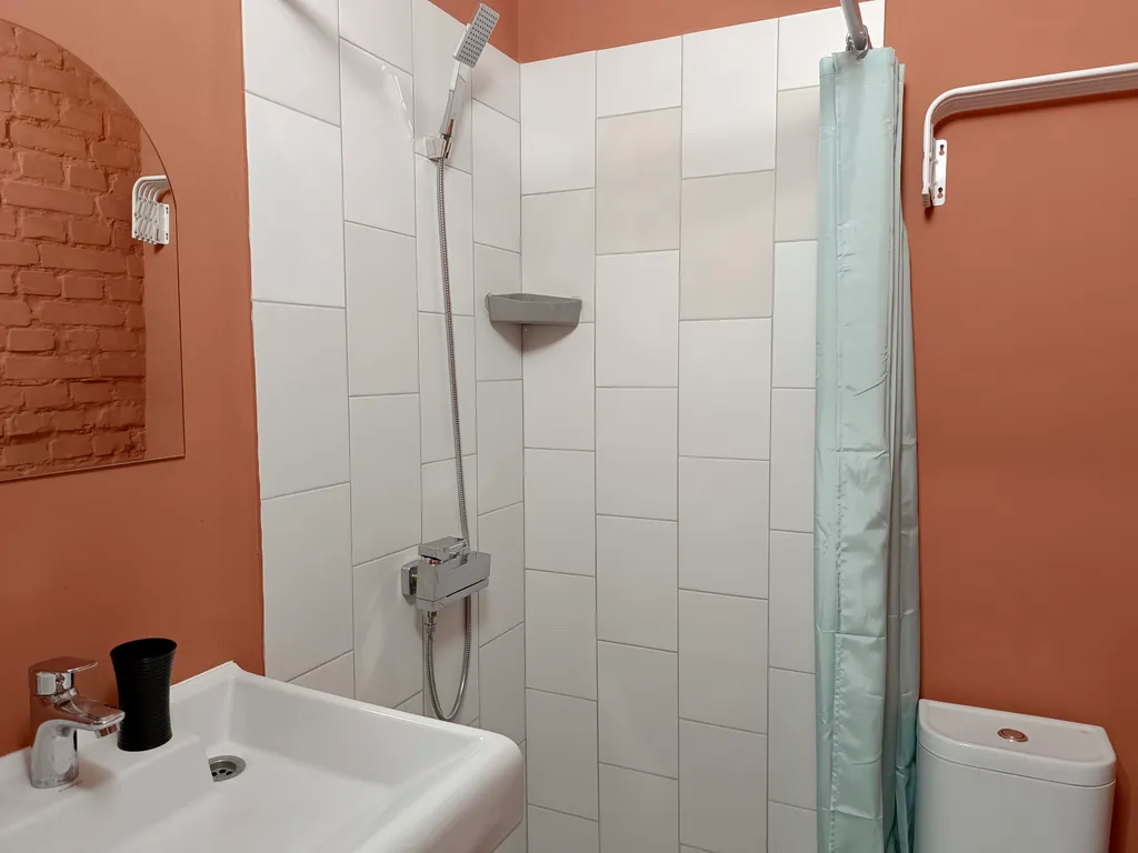 Уютная студия с дизайнерским ремонтом возле ЖД Вокзала на троих гостей