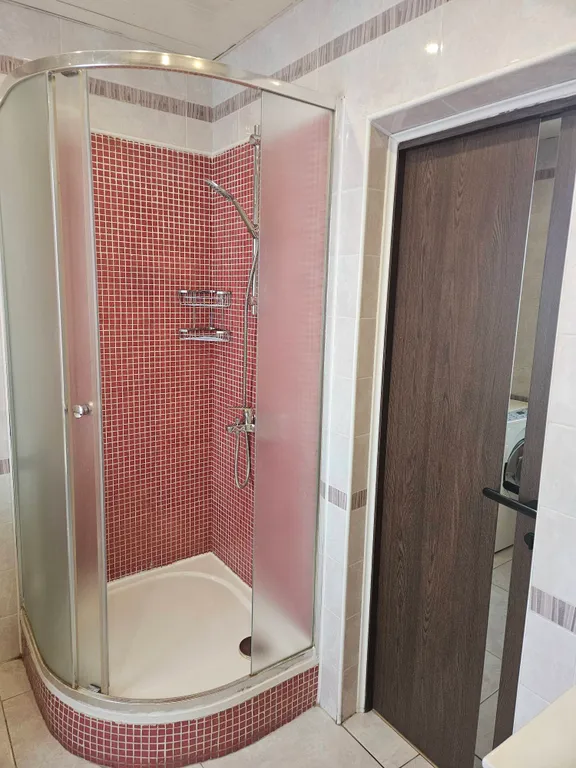 Коттедж Коттедж с большим бассейном — Черное