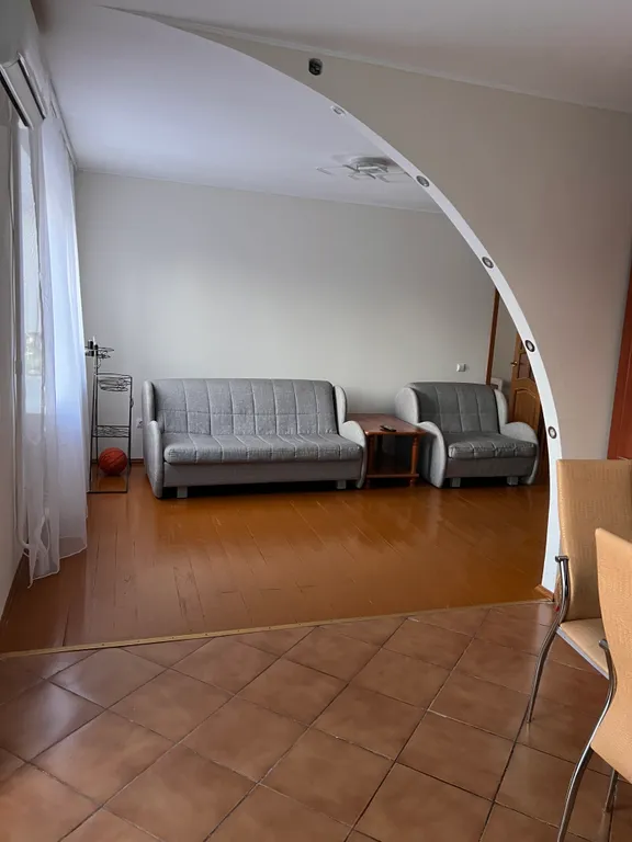 Уютная квартира расположена на торговой стороне Великого Новгорода