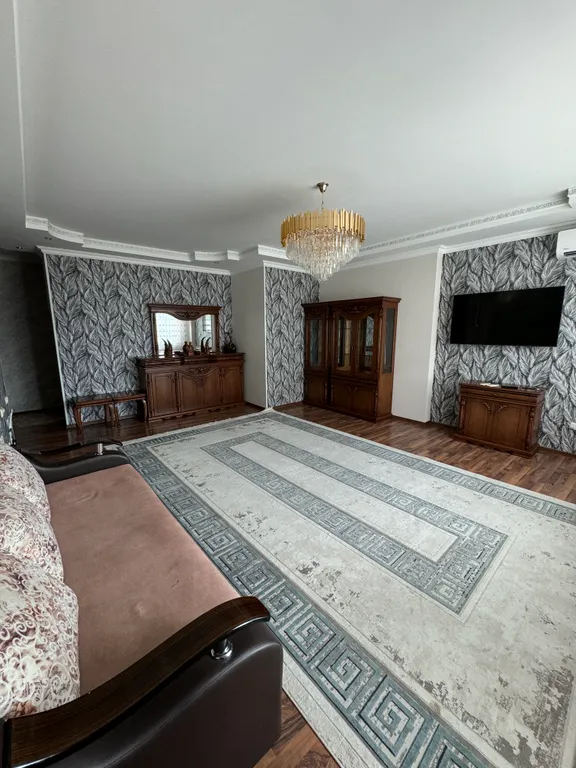 Трехкомнатная просторная квартира в центре возле ТЦ Infinity Mall