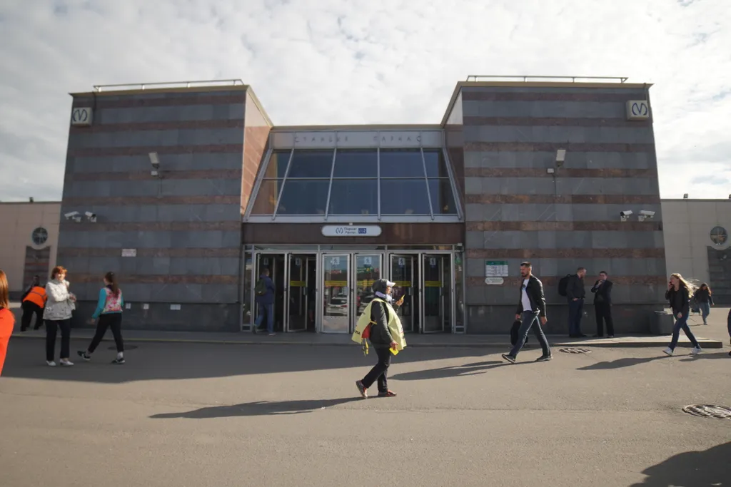 Квартира комфорт, бизнес класса возле метро Парнас