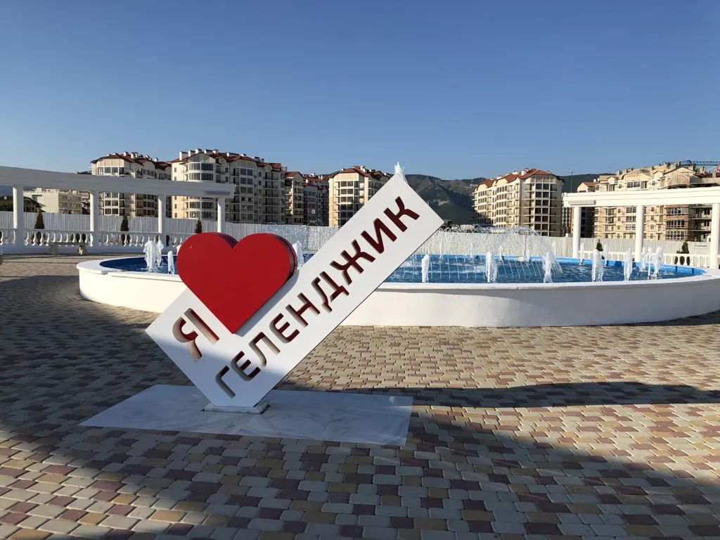 Квартира Квартира Дизайнерская прелестная евродвушка на берегу моря — Геленджик