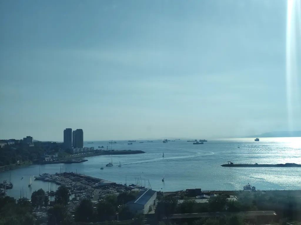 Апартаменты с видом на море, в элитном небоскрёбе, в центре города