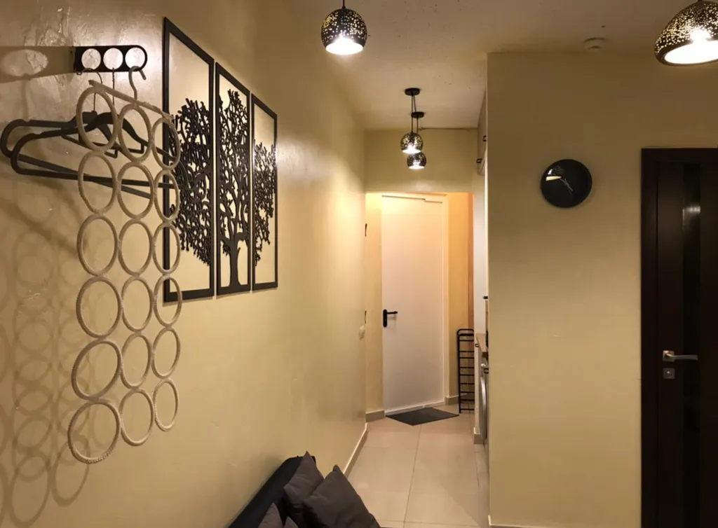 Новая студия с современным дизайнерским ремонтом