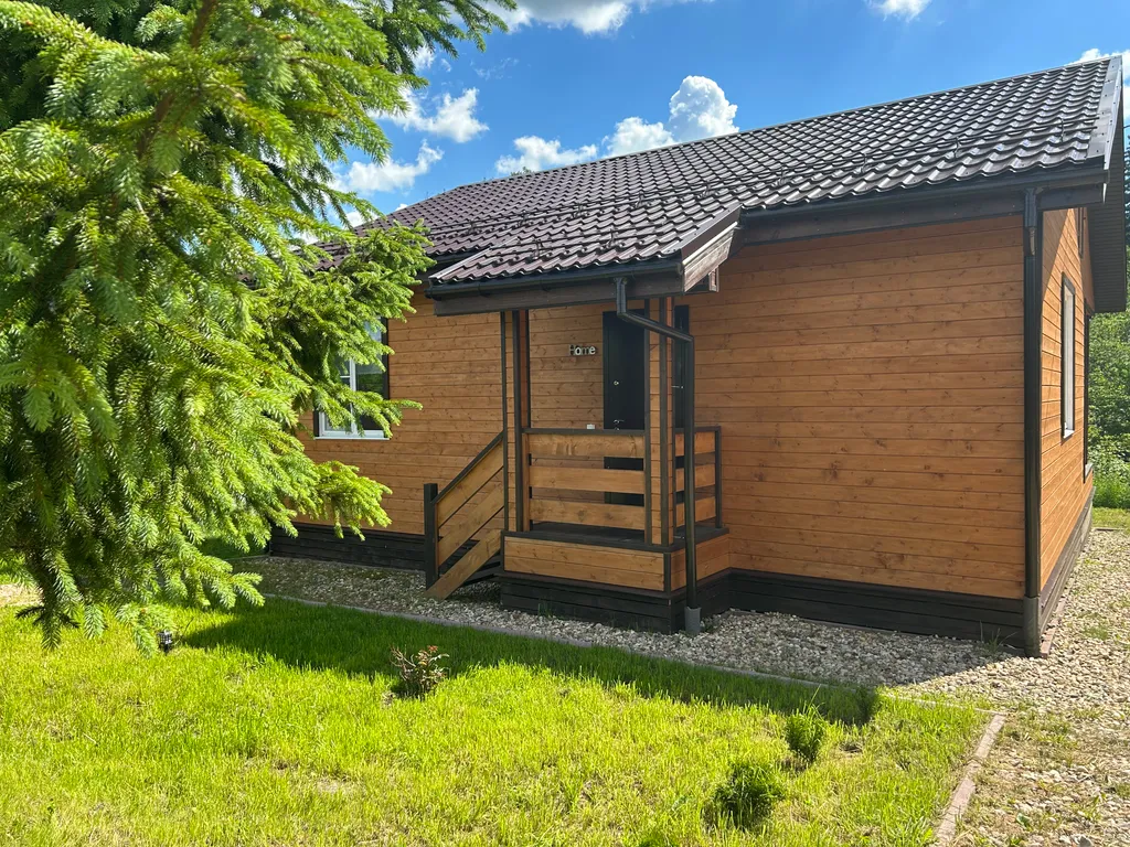 Новый загородный дом у реки с баней и бассейном