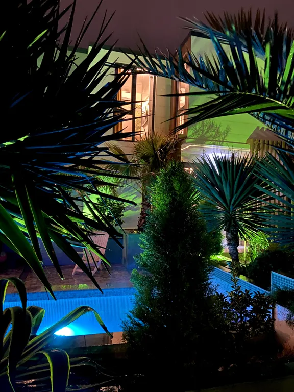 Коттедж Домик у бассейна — Сириус