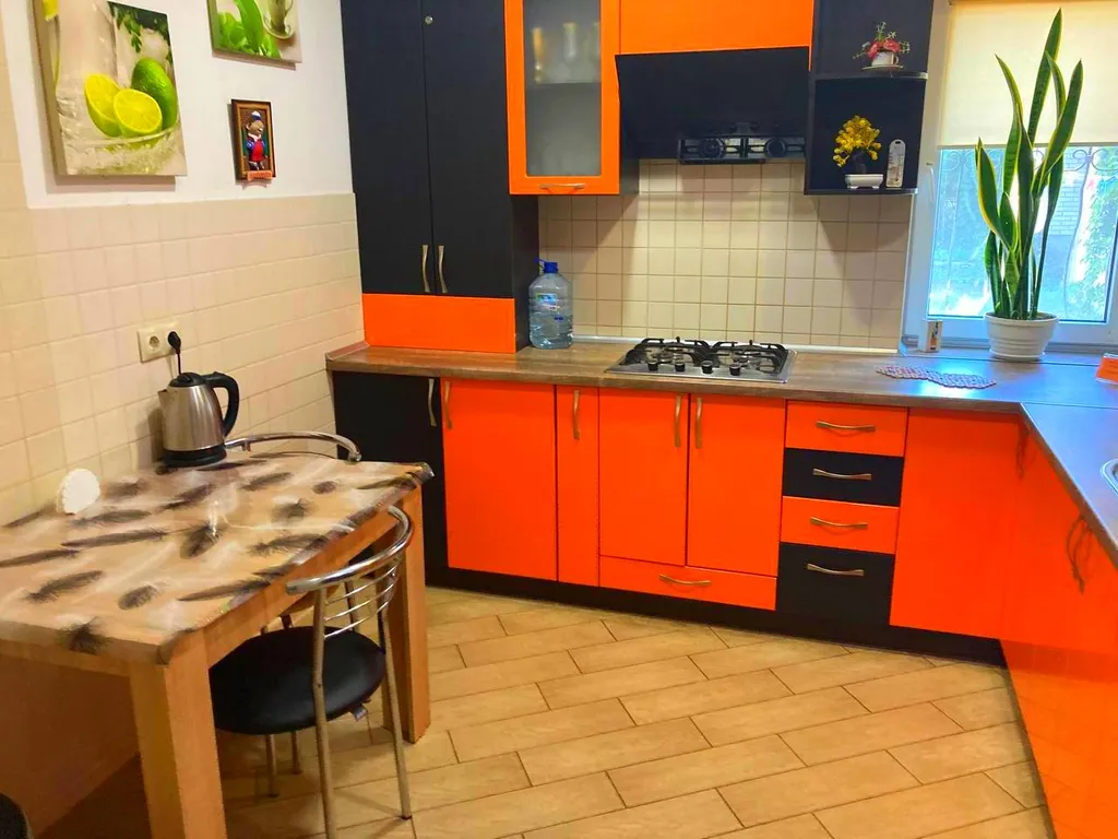 Двухкомнатная просторная квартира у моря в центре Бердянска