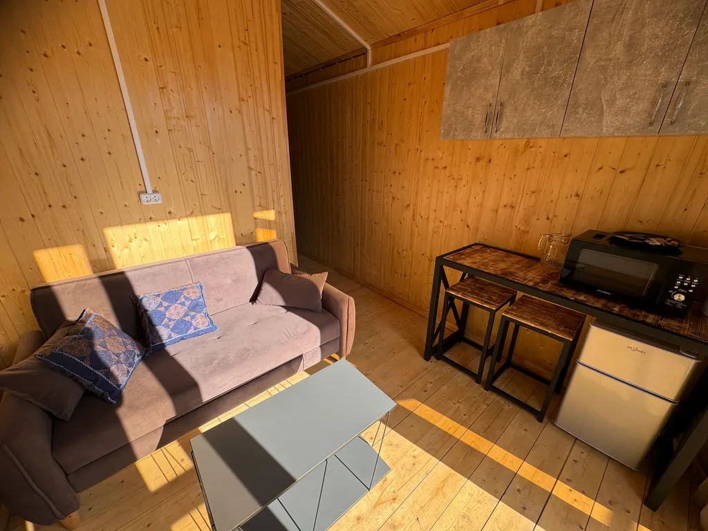 Домик рядом с нарзанным источником