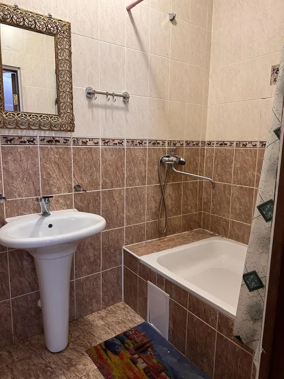 Большой дом с баней, бассейном, мангалом и парковкой