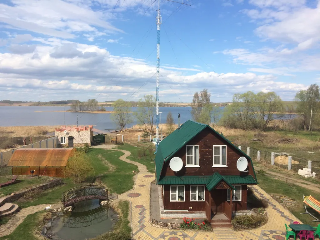 Апартаменты на берегу с камином