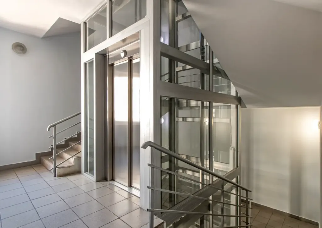 Дизайнерская двухуровневая квартира на Невском