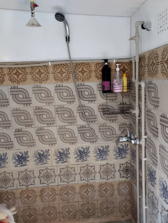 Агой, комната