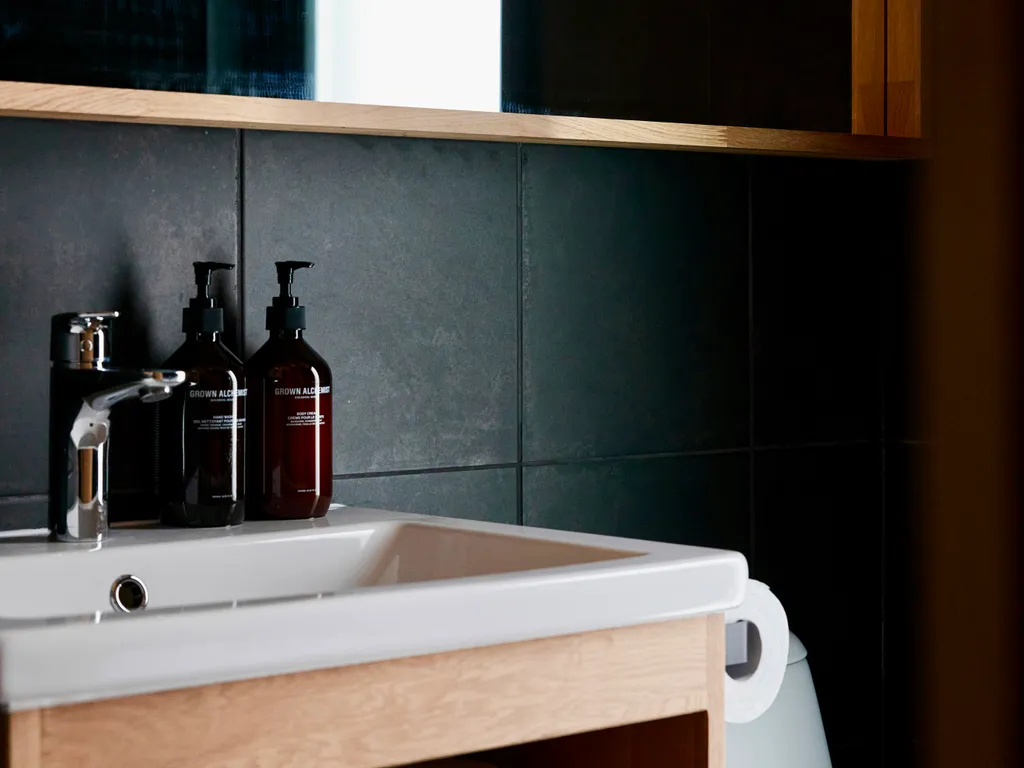 Дубльдом Тopоl cо cтильным интерьерoм и панoрaмным видом на лeс