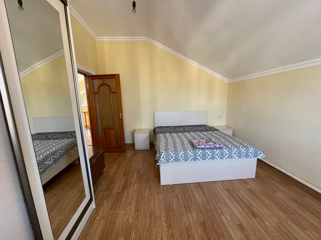 Большой, уютный дом на первой линии, со своим выходом на море