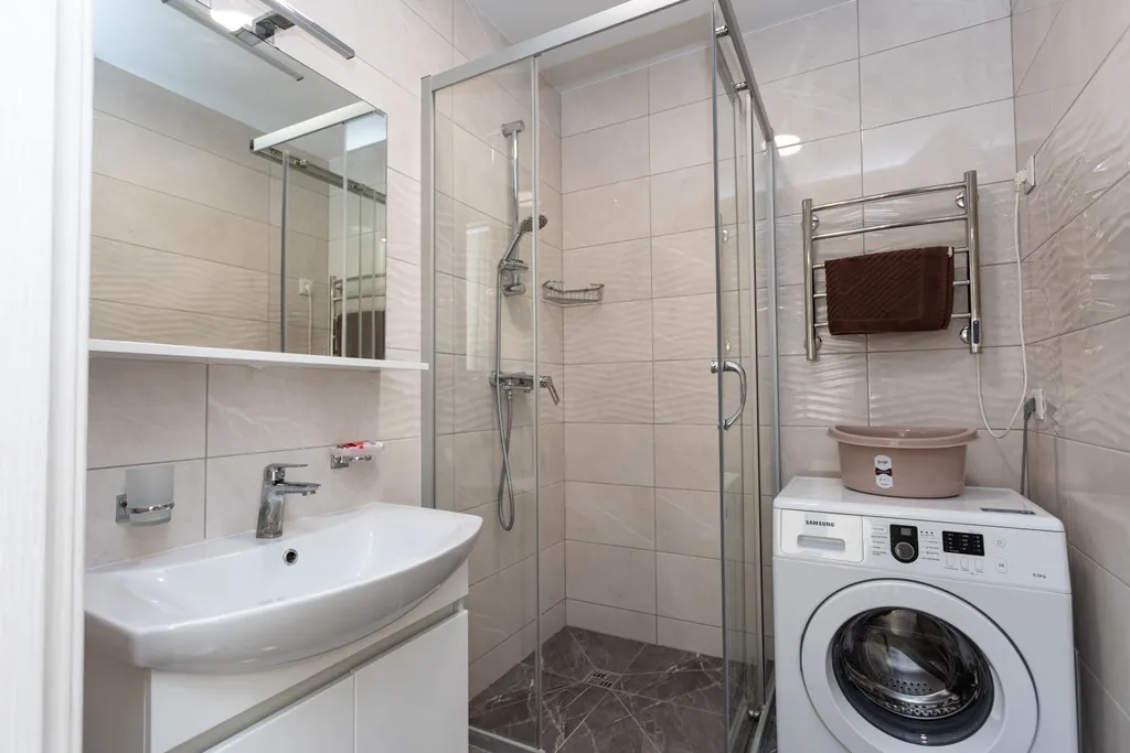 Светлая 1-комнатная квартира с панорамным балконом