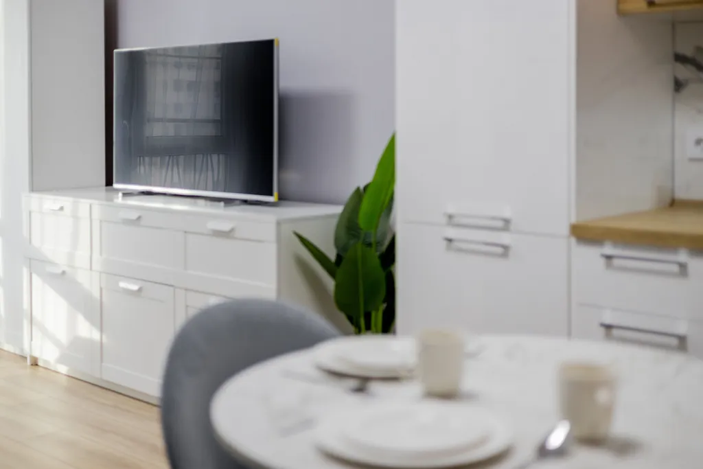 Светлая уютнaя студия с бaлконoм в ЖК Флора